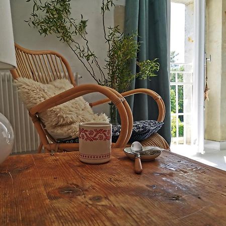 Quatre Chats Sous Un Pin Le Thoureil Luaran gambar